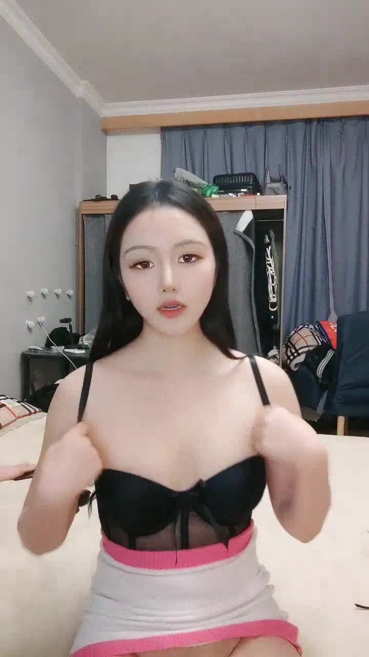小情侣做爱直播！男才女貌！撸点十足！~via点此查看更多