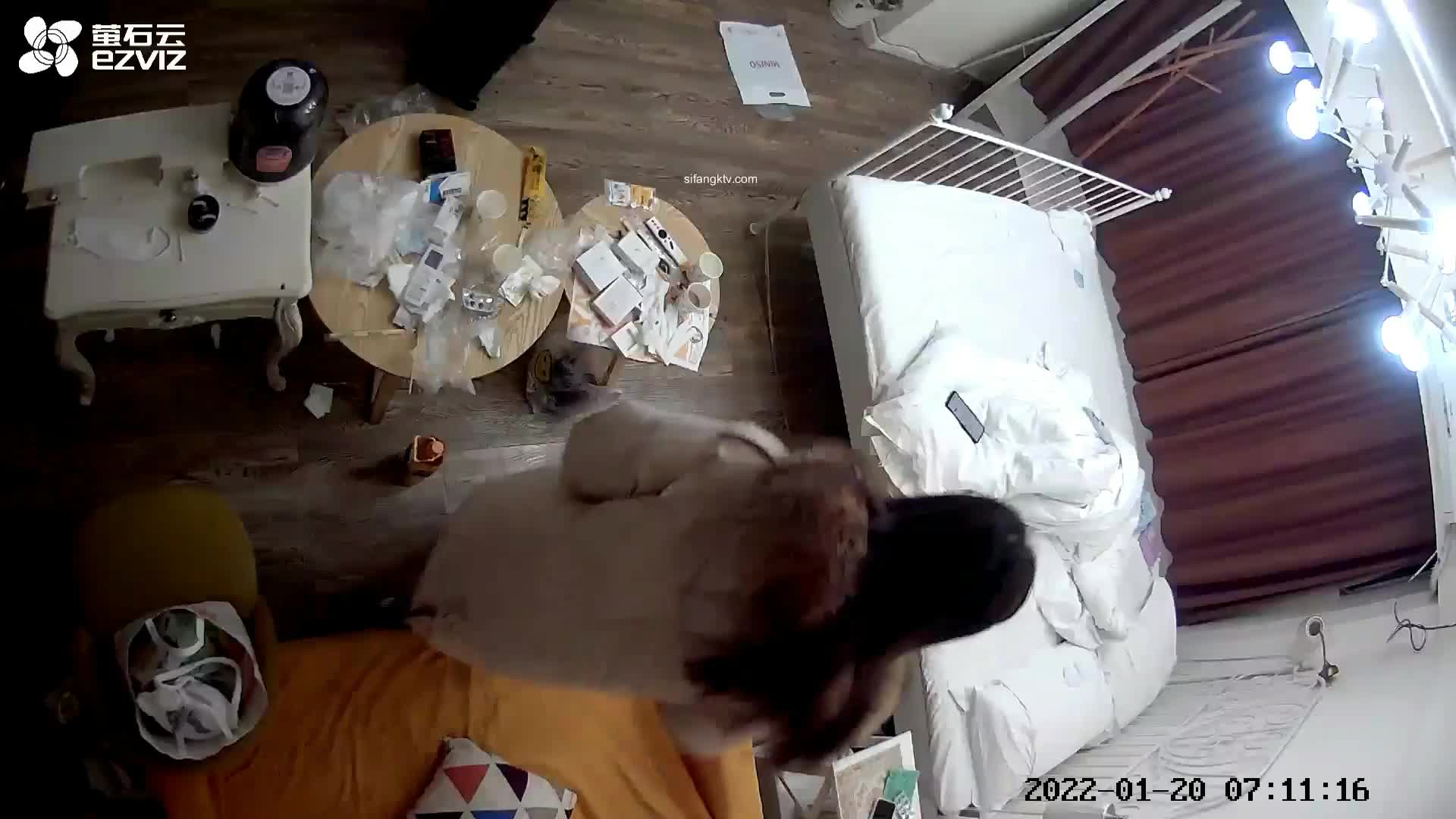 萤石云酒店偷拍疫区返乡女网红自我隔离独守空房的最后一部分凌乱的房间生活