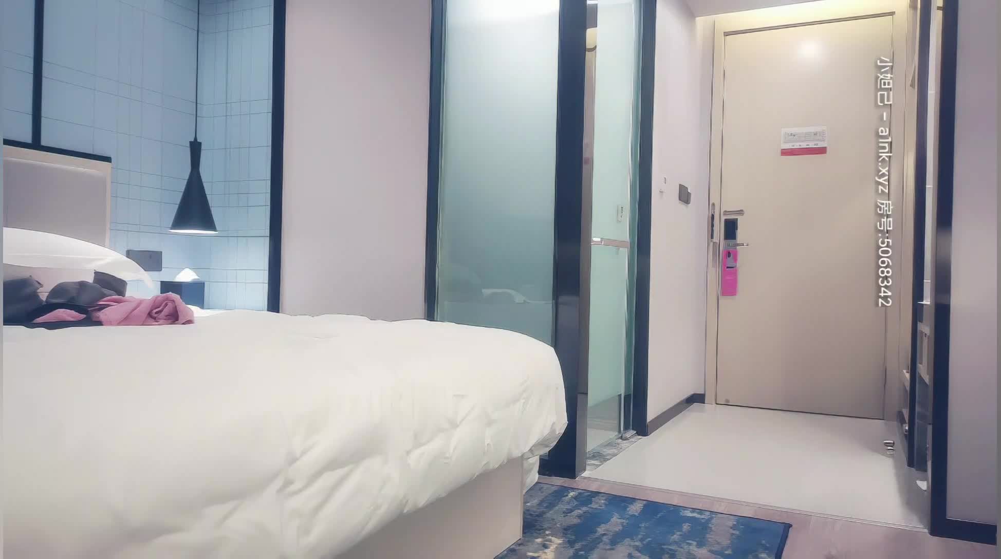 【小天娱乐】小萝莉坐在镜头前近景自慰，被老赵花言巧语开整 19:30#小天娱乐 #网红主播#无码 #国产 #资源首发 #发车点此查看更多
