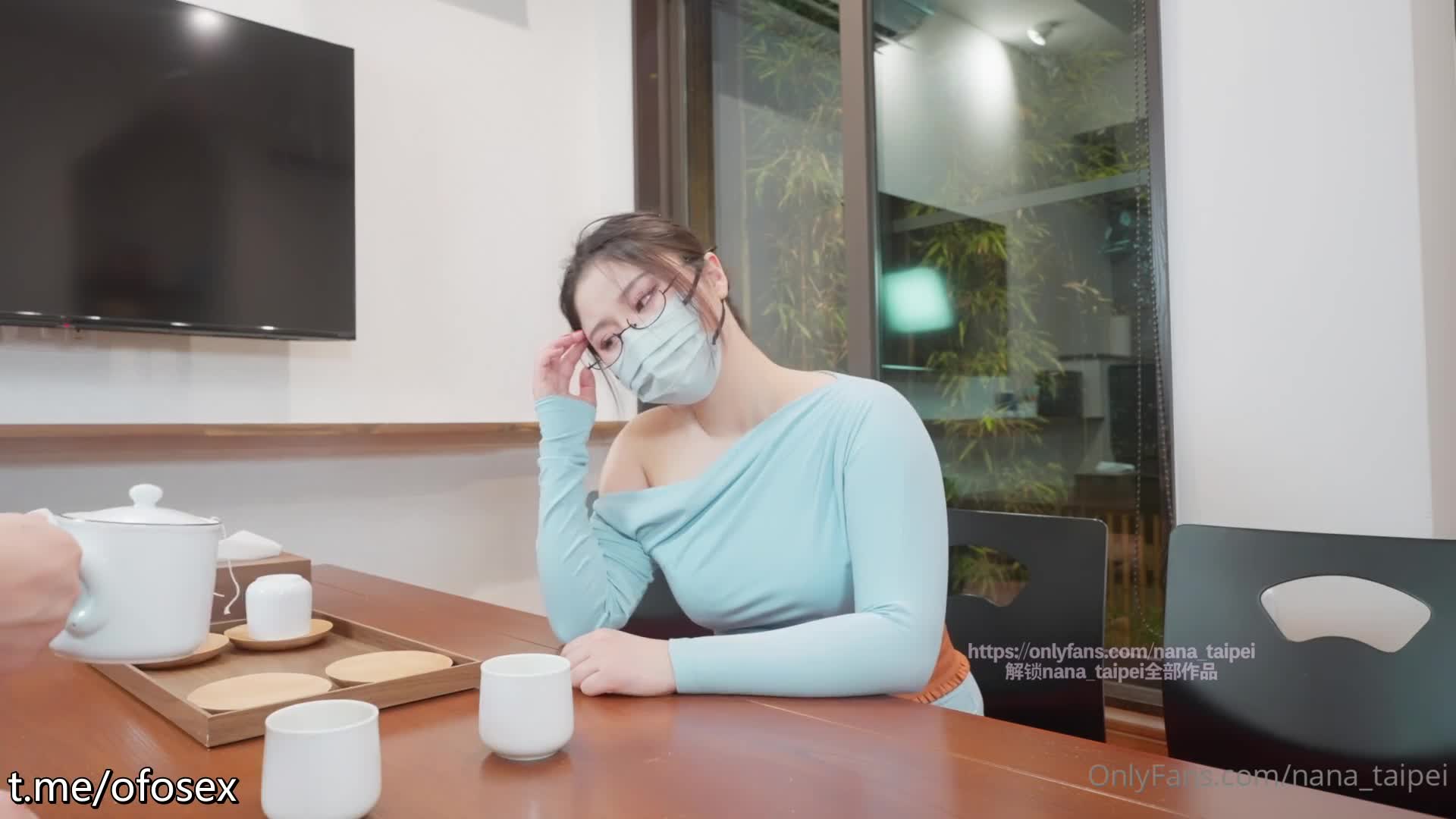 Onlyfans极品白虎网红小姐姐NANA我的美女班主任点此查看更多