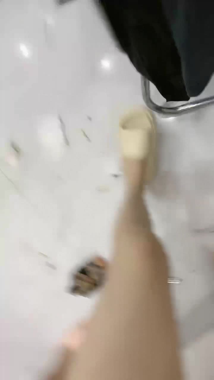 肤白貌美小诱惑露脸酒店伺候大哥啪啪，乖巧听话温柔的舔弄大鸡巴直播主播录屏