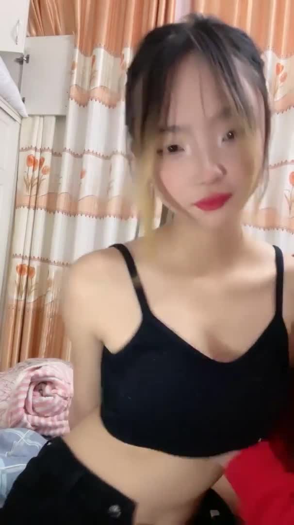【#大一学生妹】18岁萝莉小学妹下海啪啪直播 反差小骚货！骚得你欲罢不能速游VPN跑满千兆只做最快