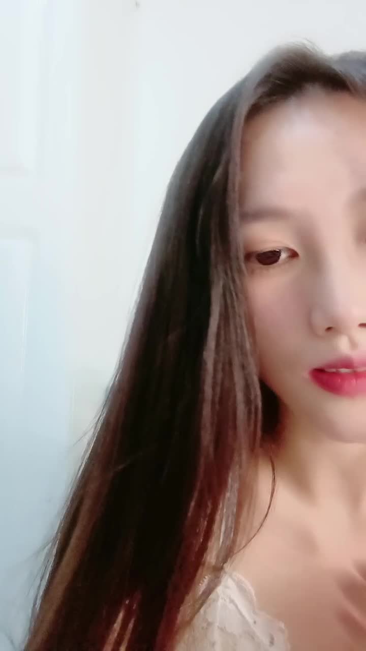 高冷欲妹全程露脸在狼友的金钱攻势下脱光发骚，极品大长腿小奶子各种抽插骚直播主播录屏
