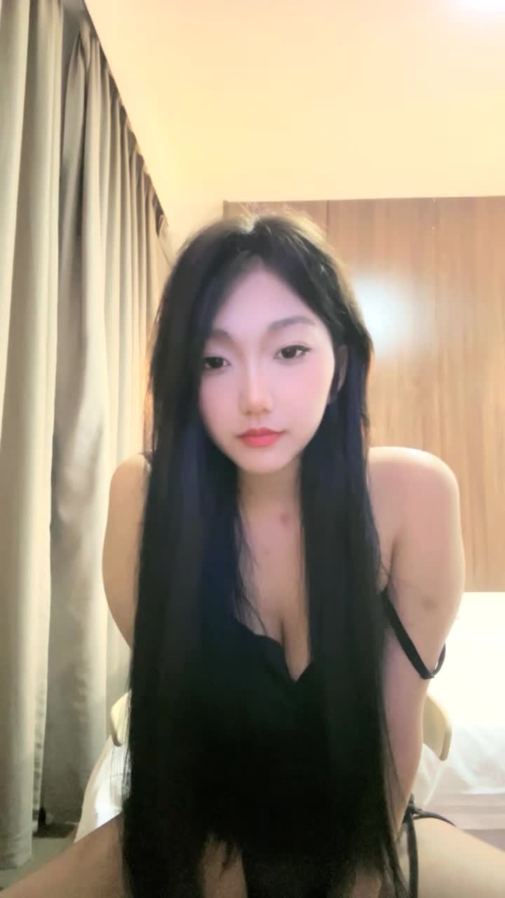 极品尤物网红女神！近期下海大秀！隔着内裤道具震穴，爽的啊啊叫直播主播录屏