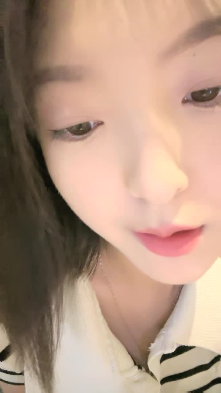 短发甜美颜值超顶！换上透视情趣装，酒店独自诱惑，翘起美臀扒开直播主播录屏