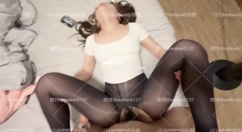 2025年7月最新，【重磅】顶级约啪大神，【狮子座】，最新高级付费群，小姐姐都露脸，有一个少妇还会喷水