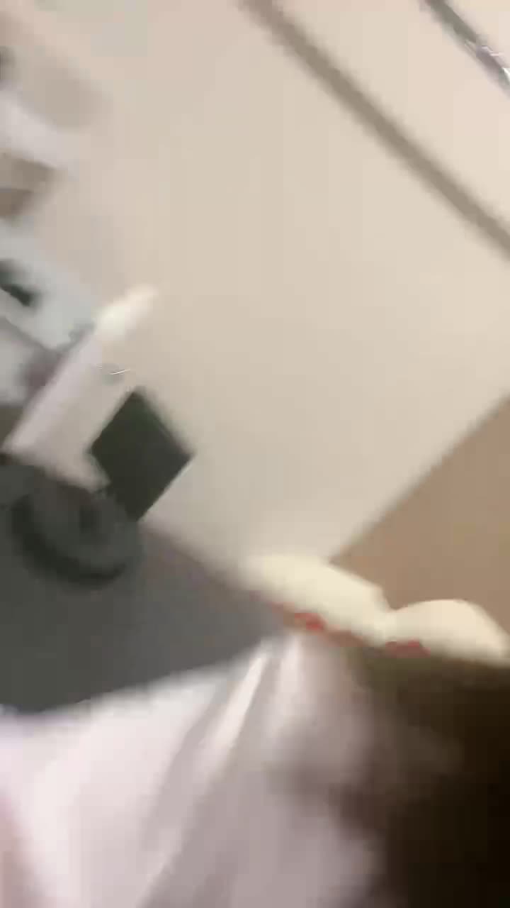 顶级粉嫩美穴网红女神！难得大尺度自慰！干净小穴玻璃棒抽插直播主播录屏