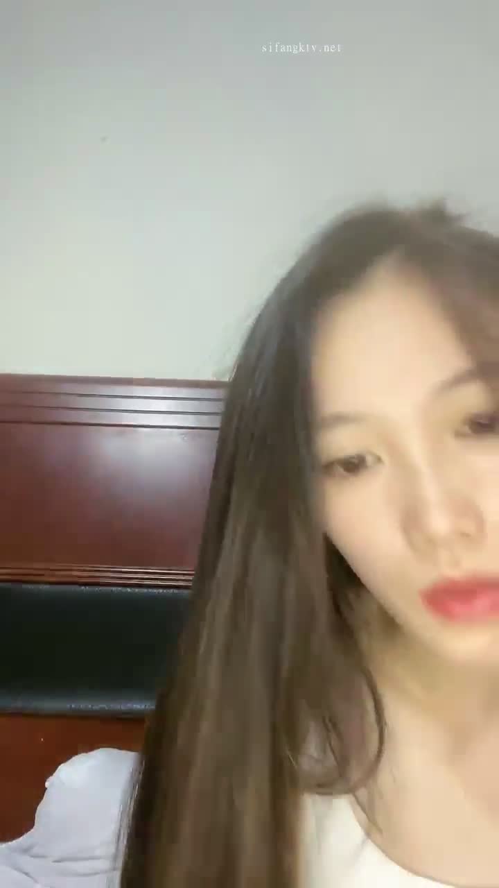 新人！兄弟们！正宗校花下海啦~【很纯很暧昧】啪啪狂操~爽，颜值真的是高，清冷气质大美女直播主播录屏