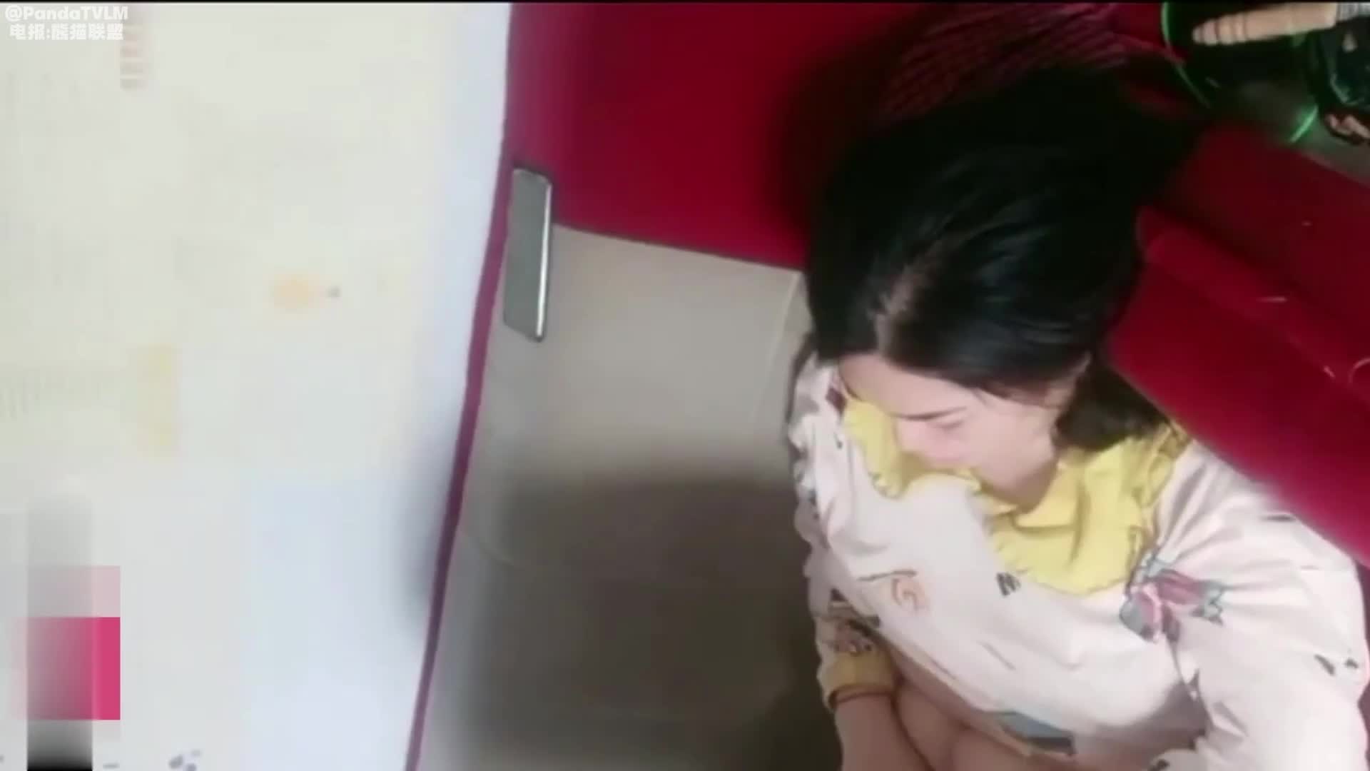 熟女妈妈来了大姨妈被索要做爱，为了满足儿子兽欲穿着睡衣就献上了菊花