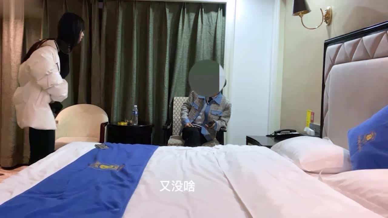 网约个20岁的广东兼职学生妹 少经房事被大屌折磨的惨叫呻吟