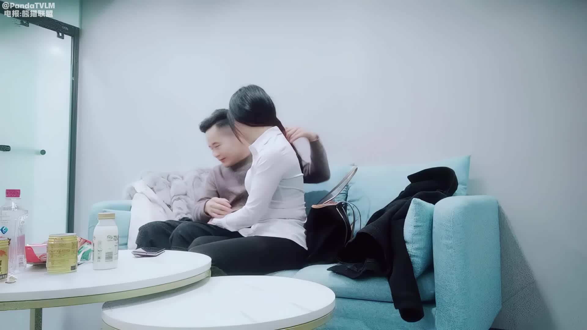 约白衣性感人妻熟女深夜相会，镜头前特写口交，床上多姿势激情啪啪