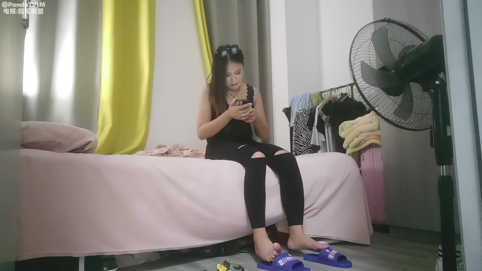 街头发廊寻宝，到人妻少妇店里啪啪，钱少服务多态度还好