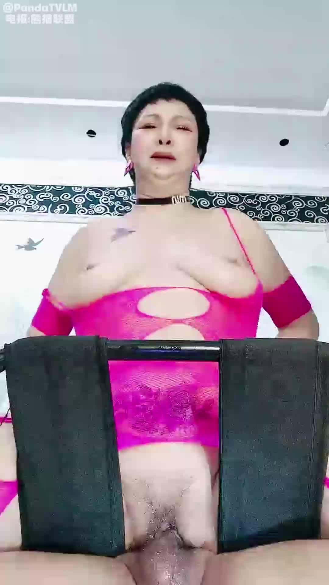 主播【小甜心】 痴女熟妇阿姨女上位接力骑乘榨精