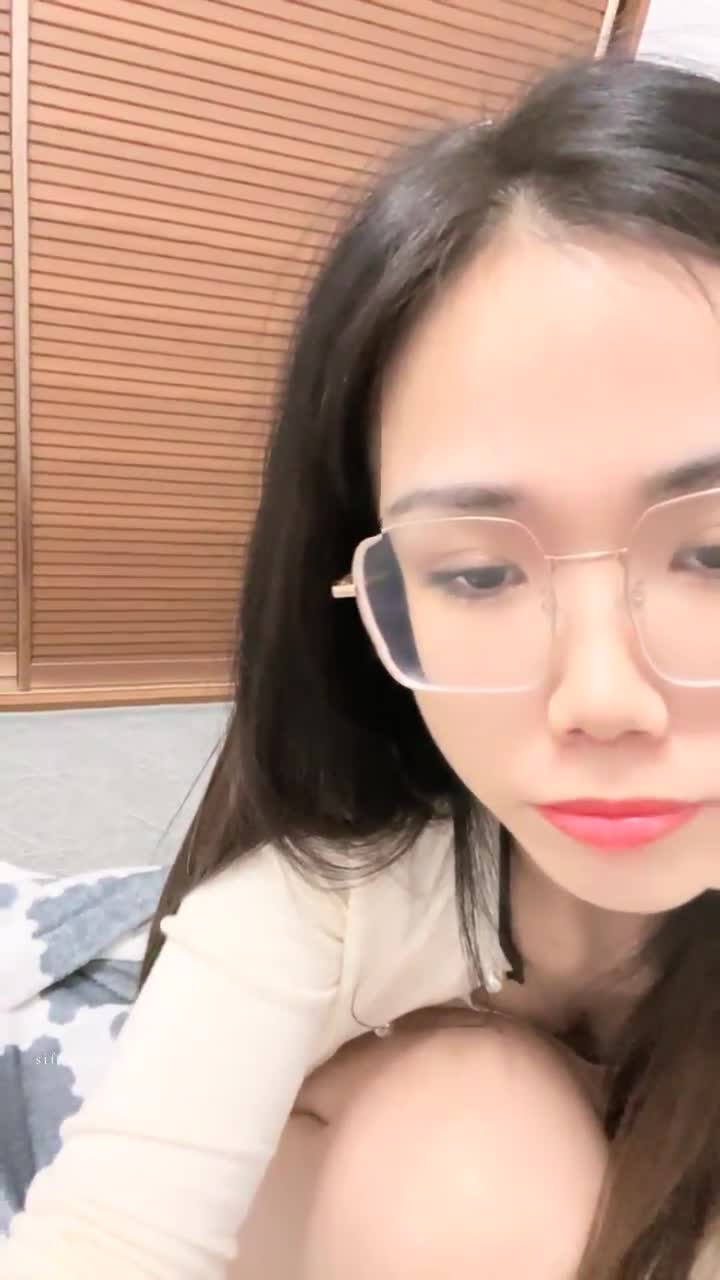#听者藐藐 170反差女神 丝袜网衣跳蛋大黑牛