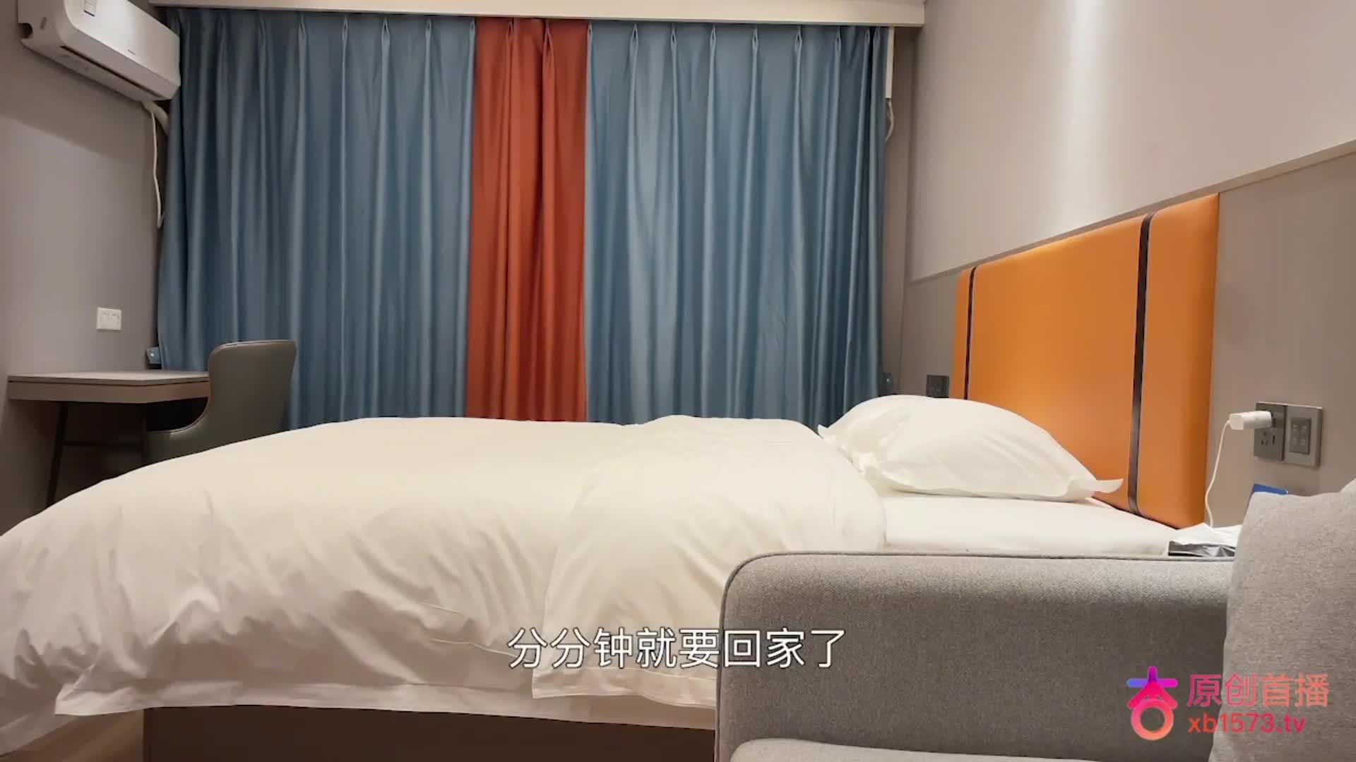 【#杏吧鸠摩智 12】 约炮大学生兼职外围，口活非常好，身体敏感一碰就出水，自己坐上面用力摇的骚样让人受不了
