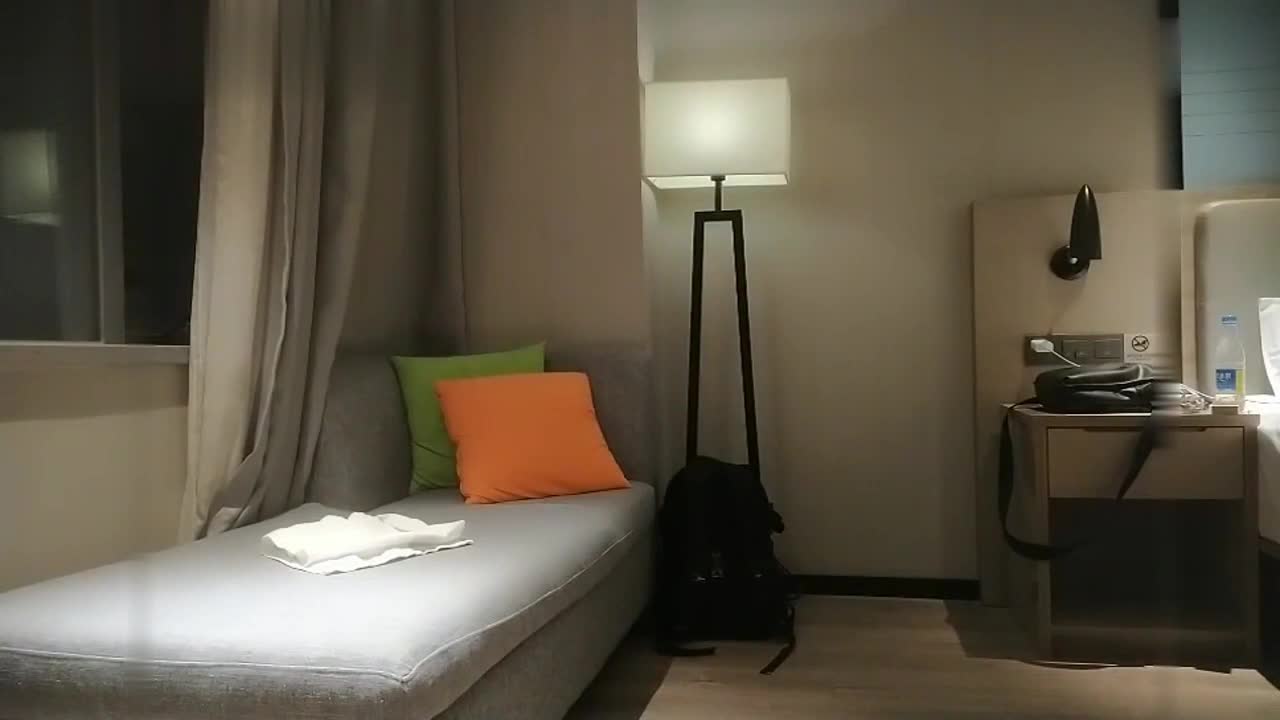 甜美大学生自带制服超诱惑