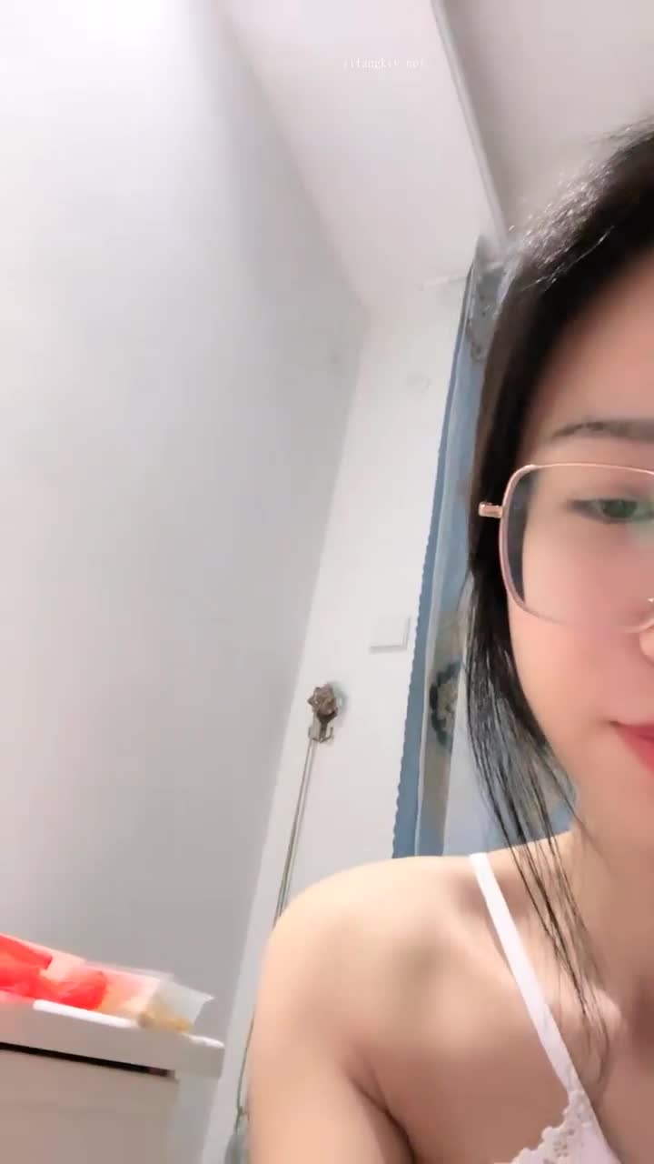 #听者藐藐 170反差女神 丝袜网衣跳蛋大黑牛