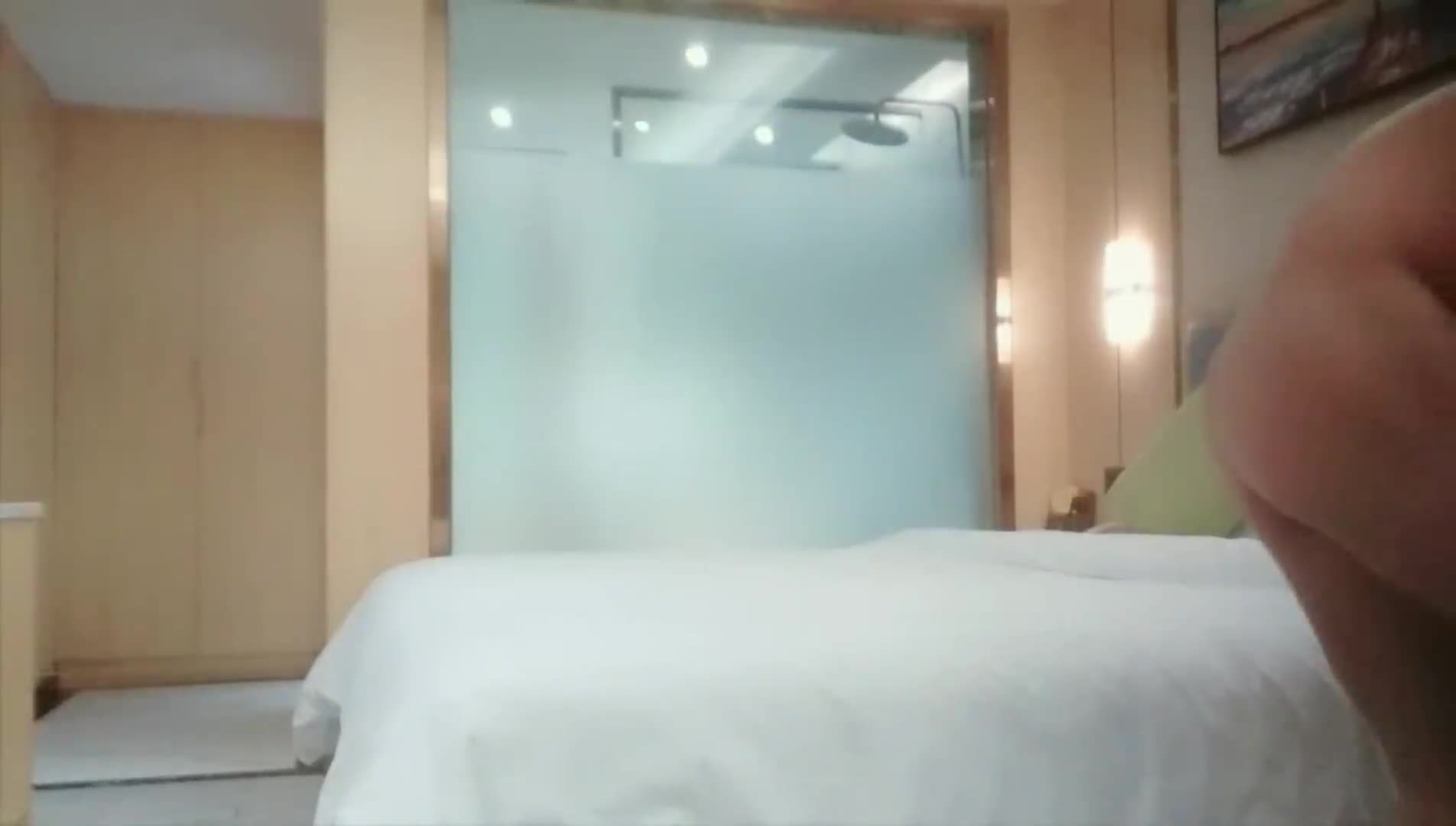 约炮羞涩高校兼职学生妹 嫖王好体力各式姿势爆操快一小时 美女求饶