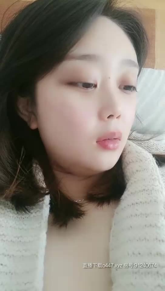 颜值不错嫩妹子【美少女】和炮友啪啪，穿上情趣装后入抽插呻吟娇喘非常诱人，很是诱惑喜欢不要错过
