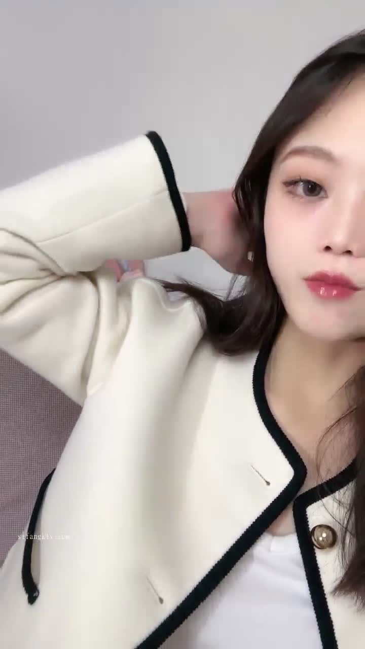 #兔兔兔豆 03年的学生妹 豹纹+黑丝收费房