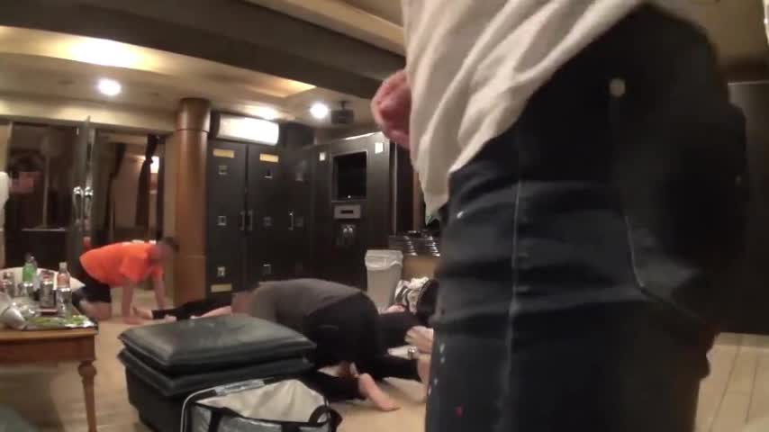 丰臀美乳妹子被搭讪骗回家 #迷奸 几根鸡巴轮流操一遍----------------------------------------️更多精彩️防失联️