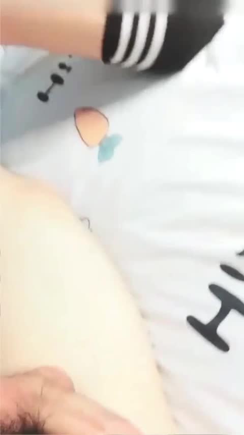 『第一色』 酒后上了室友女朋友，合租房不穿内衣，这不是故意勾引我吗 #偷拍