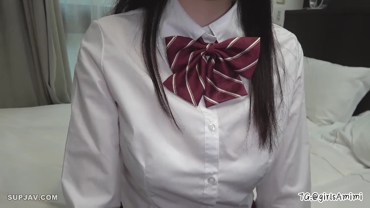 #无码 #中出最新FC2极品少女，相貌清纯气质淡然身材一流，最重要是小穴太嫩了，人生中第一次拍摄，然后中出