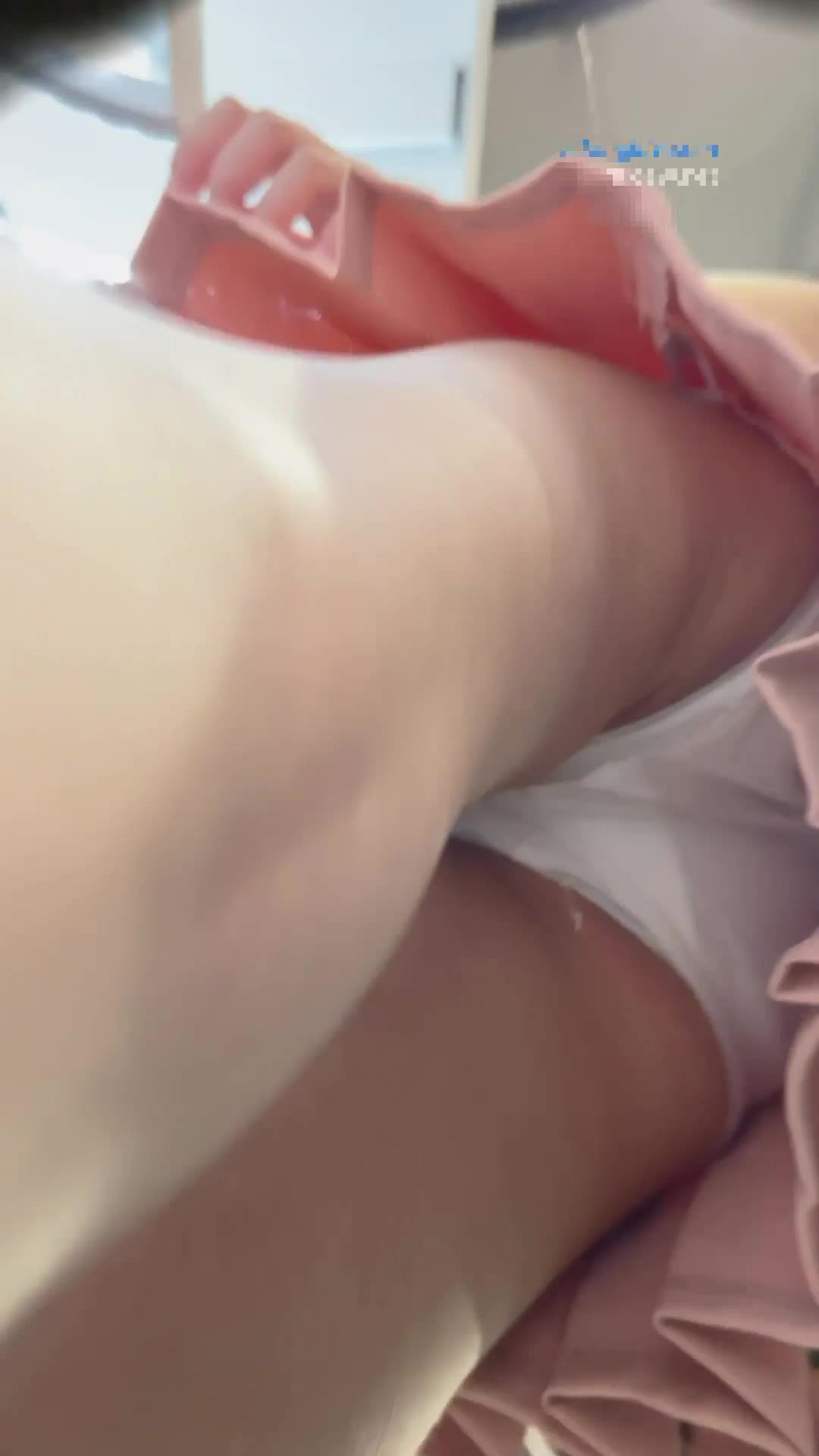 商场尾随偷拍美女裙底 #JK 白丝袜短裙靓妹,身材长相极品,,白色花边内网红级美女,透M白内小翅膀 #街拍 #抄底