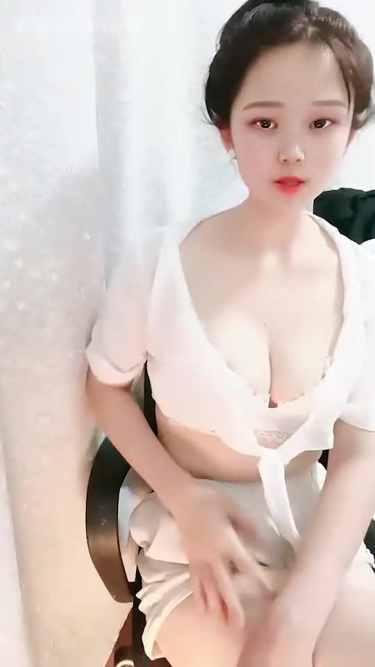 甜美可愛少女感滿分校園萌妹,晚自習放學回家撩騷,給哥哥看看我下面吧,嫩不嫩吖,很會撩啊速游VPN跑满千兆只做最快