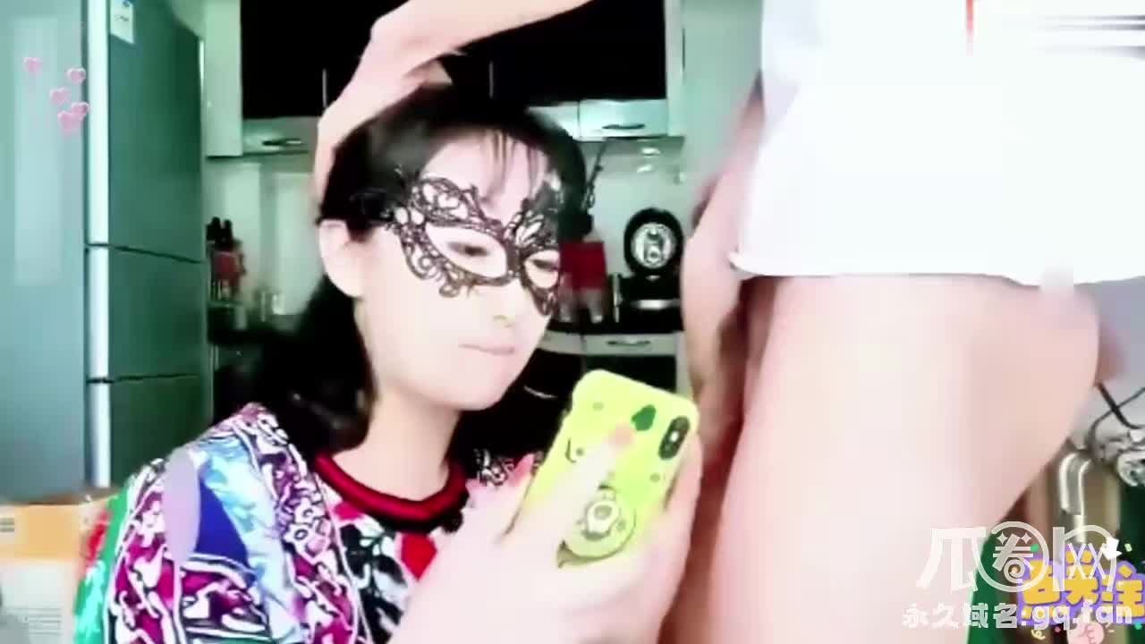 真实东北母子乱伦合集！妈妈跟儿子在家激情啪啪 父亲打来电话发现不对要回家！#东北    #母子   #乱伦   #父女    #偷情   #熟女   #人妻   #少妇   #强奸点此查看更多