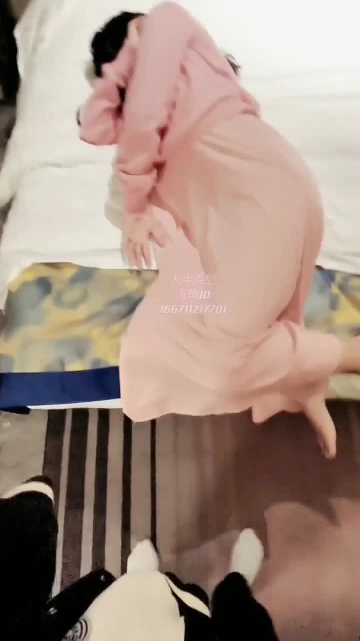 极品乱伦】趁女儿酒醉不省人事 如愿以偿的操到了童颜巨乳的女儿点此查看更多