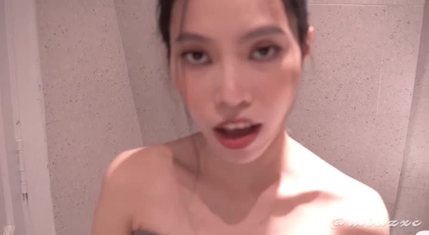 #反差 #眼镜娘 #口交 #丝袜 #爆乳 #高跟越南浪骚反差妹Miuzxc精彩大合集 2成人|福利|导航
