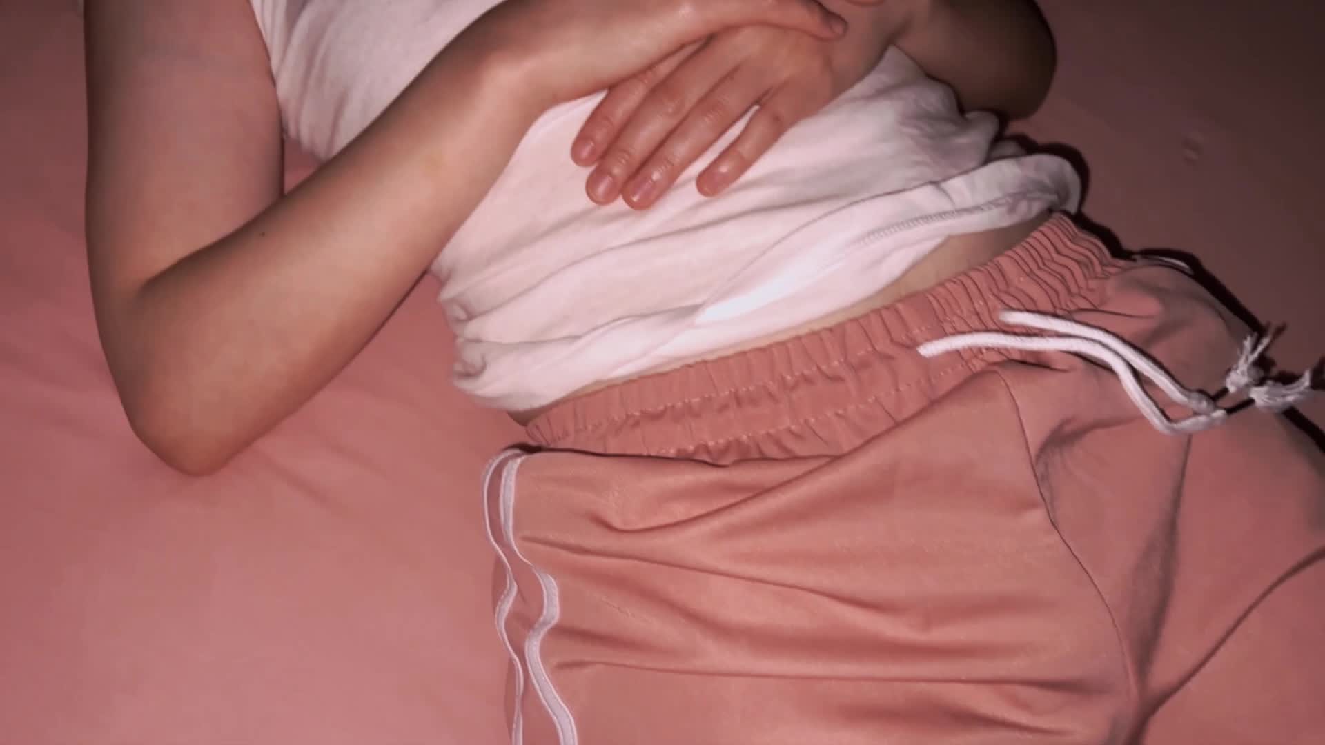#1301882美丽的白皙JK妹妹居家偷窥偷拍猥亵下药眠奸乱伦插入惊醒“什么……！？你在做什么！？点此查看更多