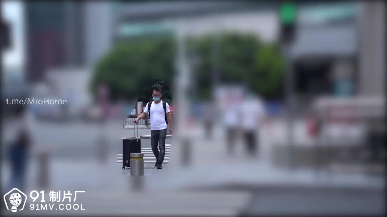 编号：#CM2021082102主演：#杨柳 #袁子仪出品：#91传媒 #91制片厂国别：#中国标签：#视频 #中文 #剧情 #洗衣机 #黑丝 #乱伦 #姐弟番号：91CM141 卡在洗衣机的姐姐姐姐不小心被卡在洗衣机里，经典剧情啊，没想到还有后续，姐姐被勾起性欲后，说是帮弟弟解决生理问题，其实也是心里想要，两姐弟在大床上战了个痛快点此查看更多