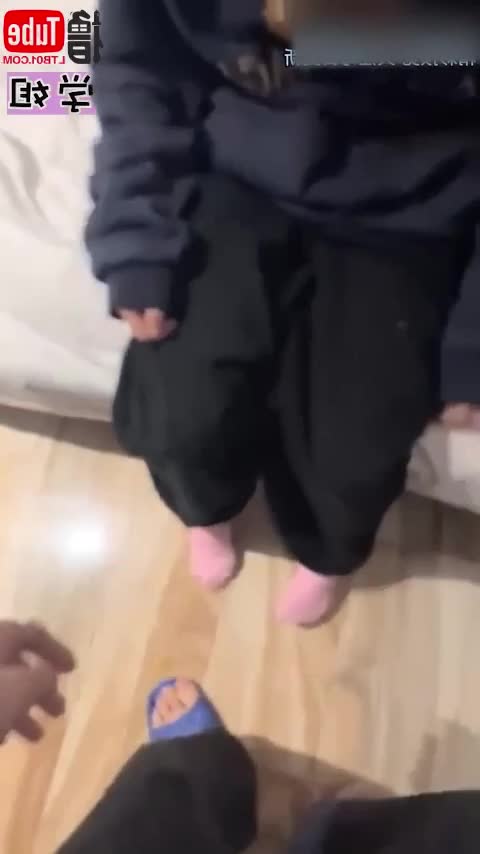 『第一色』 哥，别射里面，我怕！强奸表妹，激烈反抗也不行 #乱伦