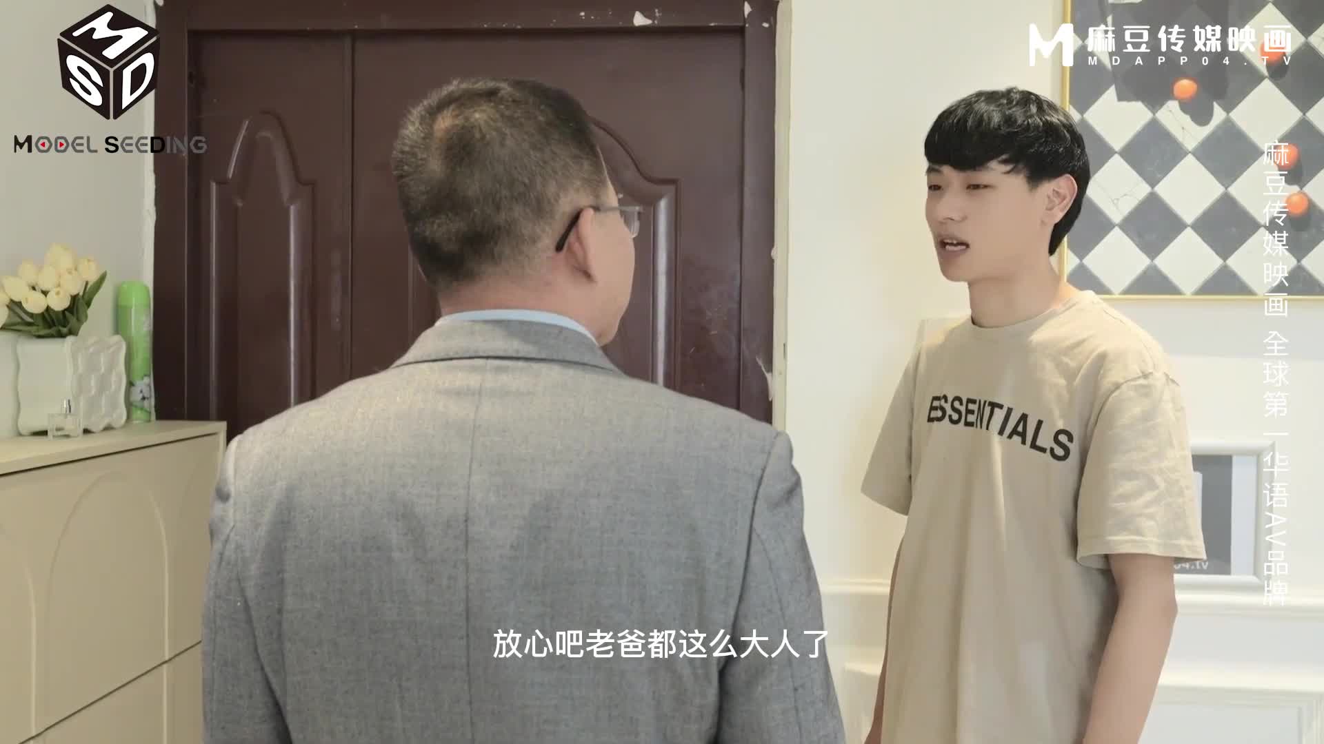 评分：8 主演：#林诗诗标题：沉迷乱伦的风骚继母出品：#麻豆传媒标签：#乱伦 #母狗 #伦理观感：皮肤白嫩的少妇后妈给老爸艹射真的是太可惜了，于是在后妈的勾引之下儿子逐渐对后妈展开攻势，看着后妈含着我的J8，真的是美滋滋，于是后来就把她干到欲罢不能感觉不错点个关注呗：点此查看更多