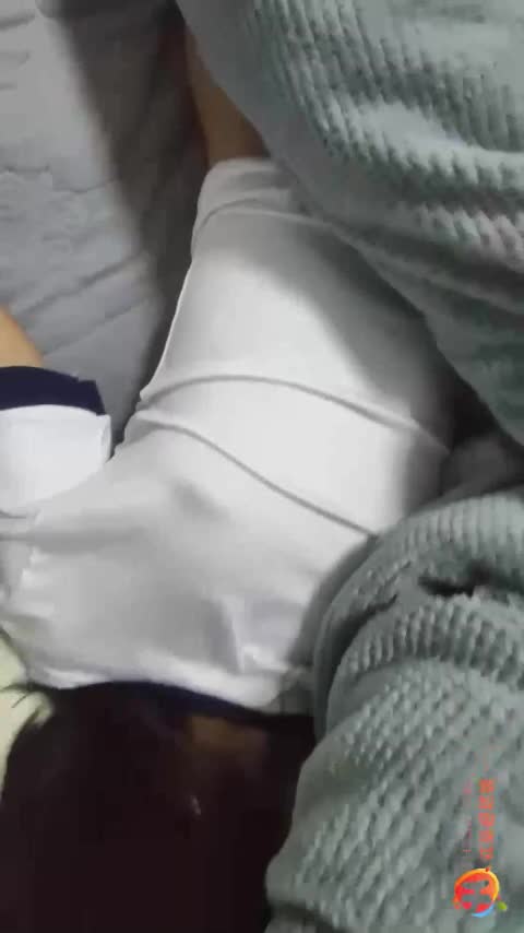 『第一色』 趁女儿睡得迷迷糊糊把她给操醒了 #乱伦