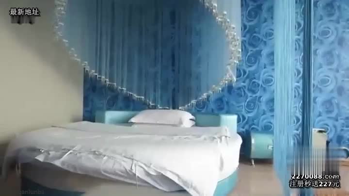 哥哥和妹妹乱伦开房迫不及待的啃到一起