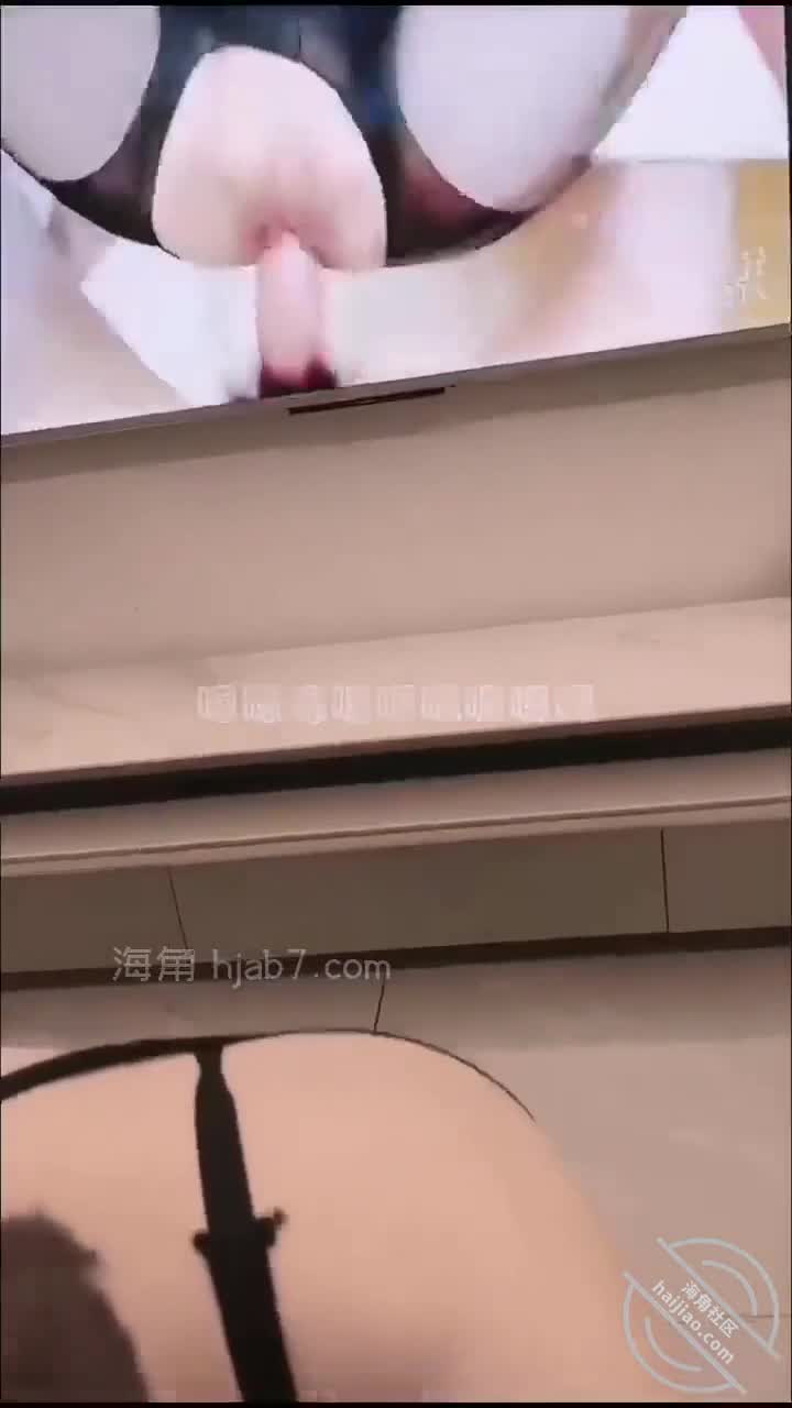 #乱伦 #舅妈真实舅妈 舅妈在催情的作用下真是太骚了，换上丝袜又是一幅风景。更多精品海角乱伦更至黄瓜TV交流群，自助进群看置顶。速游VPN跑满千兆只做最快