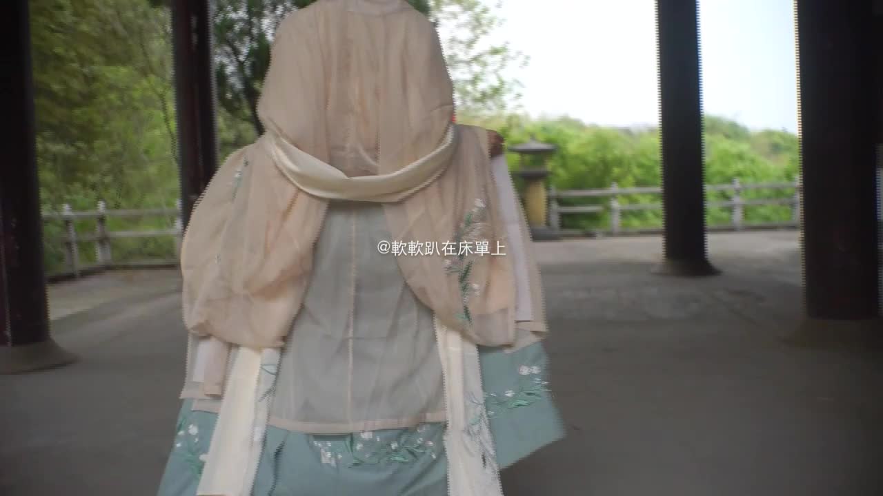 【推特姬】软软趴在床单上-伊人之美如梦似幻_中华风！古典庭院中的优雅美人一夜情小姐姐