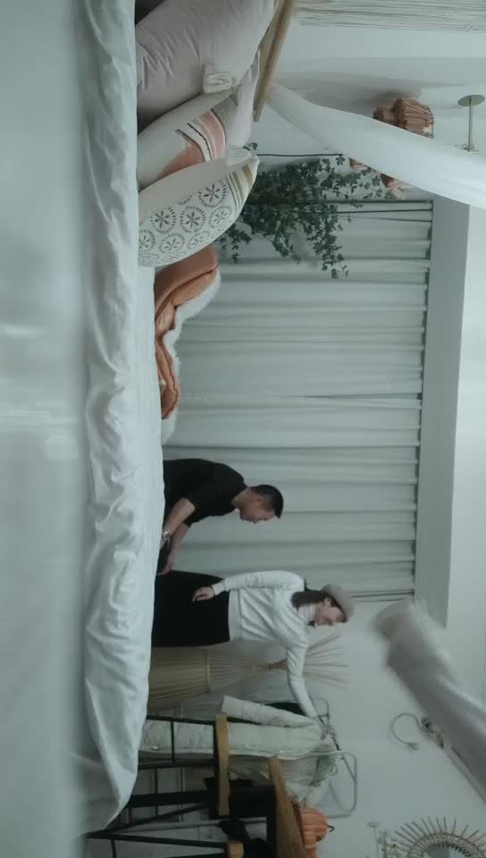#换妻探花 01-08 风情万种妩媚多姿的30岁人妻，白衣黑丝激情4p，温柔交换共享鱼水之欢后续在下面