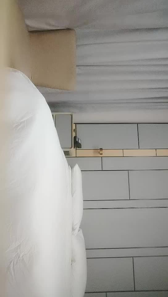 #战神小利 11-05高品质一线天极品肥穴骚货，超近距离拍摄，掰穴舔逼清晰可见，侧入骑乘抽插晃动大奶子
