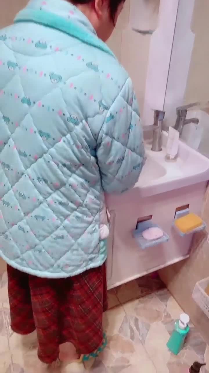 乱伦：海角妈妈外婆小姨点此查看更多