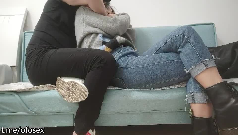 风姿绰约牛仔裤美少妇，第二炮激情舌吻后入，精彩刺激必看