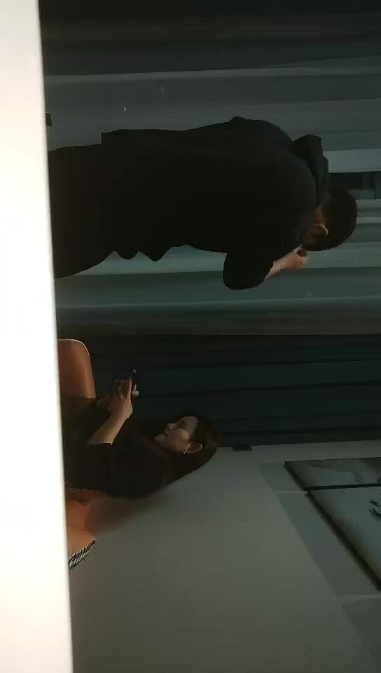 #狼崽探花 10-11新人老哥约性感少妇，穿上黑丝骑在身上舌吻调情，站立扶着沙发后入，搞不出最后舔屌撸射