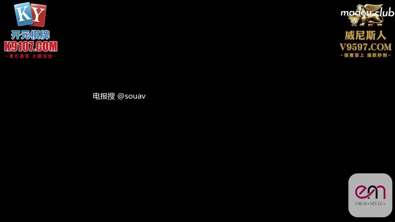 片名：EMKY010 野兽般的继父强奸了他无辜的女儿，让我把我所有的生日祝福都倒进你湿漉漉的阴户里出处：#爱神传媒标签：#深喉 #高潮 #乱伦 #通奸 #父女 #骑乘姿势 #白虎 #射精 #美臀点此查看更多