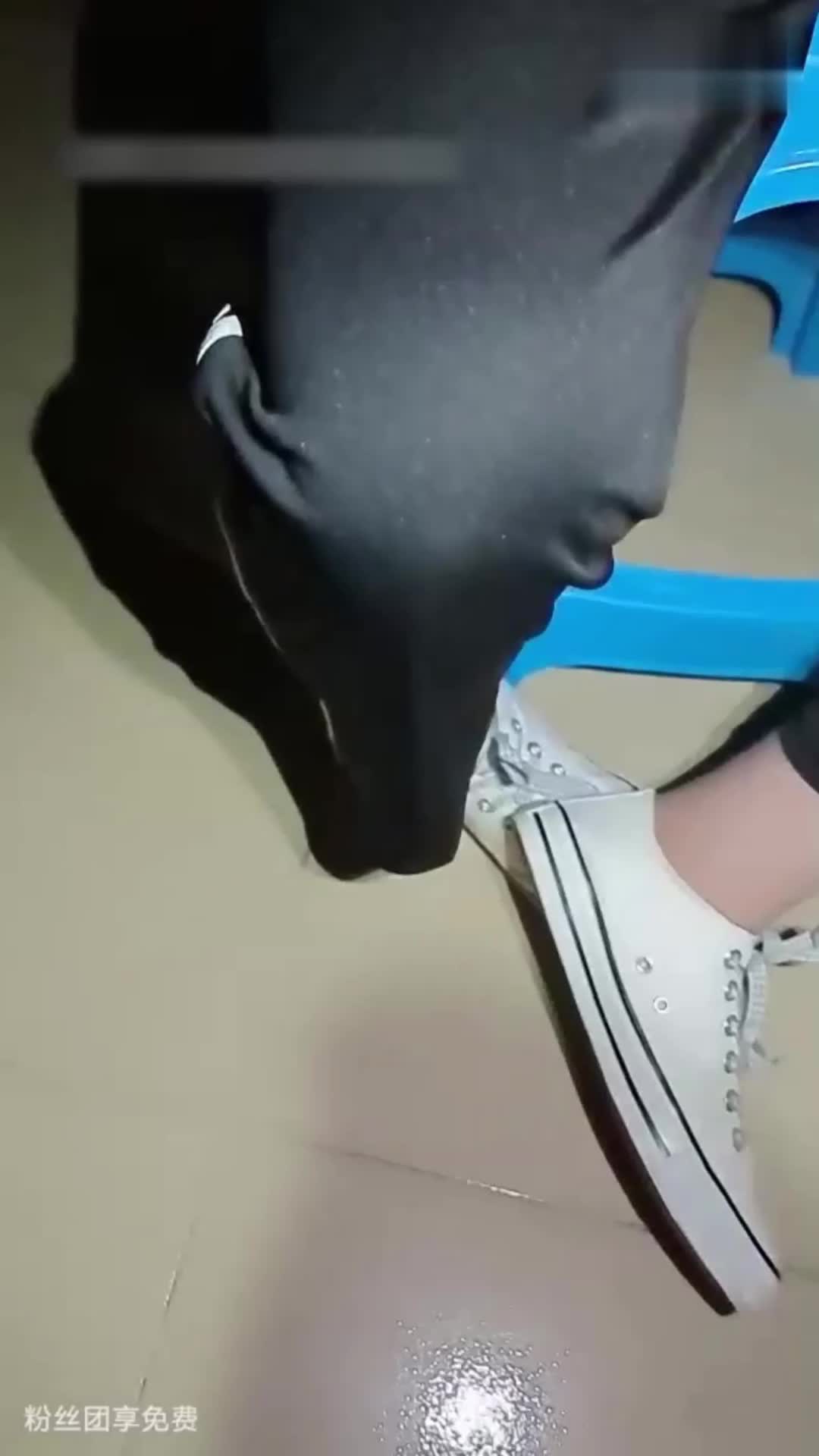 【乱伦】叔叔威逼利诱玩游戏的侄女，精液射满子宫真实勾引外卖小哥，喂他吃伟哥，奶茶不喝喝他精液零零后萌妹勾引病人做爱，无视临床老人，查房被吓尿可爱萝莉困得睁不开眼，拉起来就操她嫩穴，内射点此查看更多