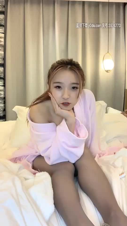 零零年亲兄妹找了个老哥来操2_5点击免费加入