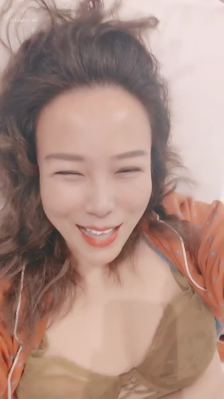【#和妈妈做爱】堪比海角社区 家庭乱伦~真实母子~多场儿子和妈妈啪啪大秀点击免费加入