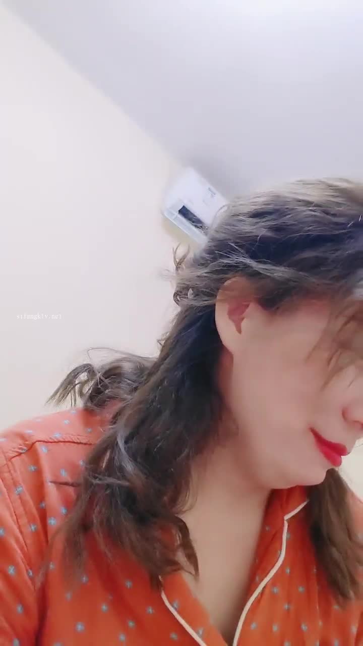 乱伦，真实母子，【和妈妈做爱】，多场儿子和妈妈啪啪，美艳熟女白嫩肉体直播主播录屏